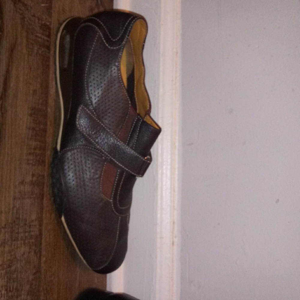 A leather men shoe
